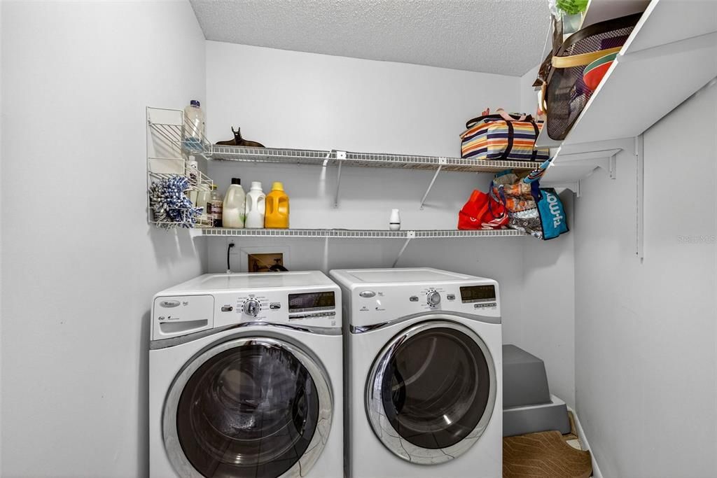 Activo con contrato: $469,900 (3 camas, 2 baños, 2060 Pies cuadrados)