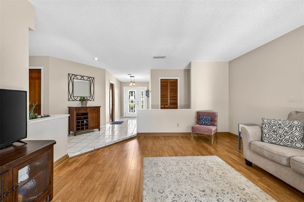 Activo con contrato: $469,900 (3 camas, 2 baños, 2060 Pies cuadrados)