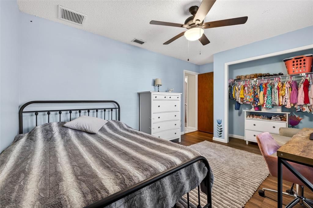 Activo con contrato: $469,900 (3 camas, 2 baños, 2060 Pies cuadrados)