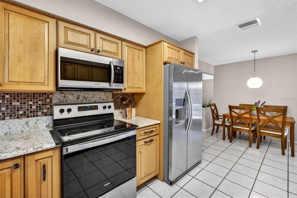 Activo con contrato: $469,900 (3 camas, 2 baños, 2060 Pies cuadrados)