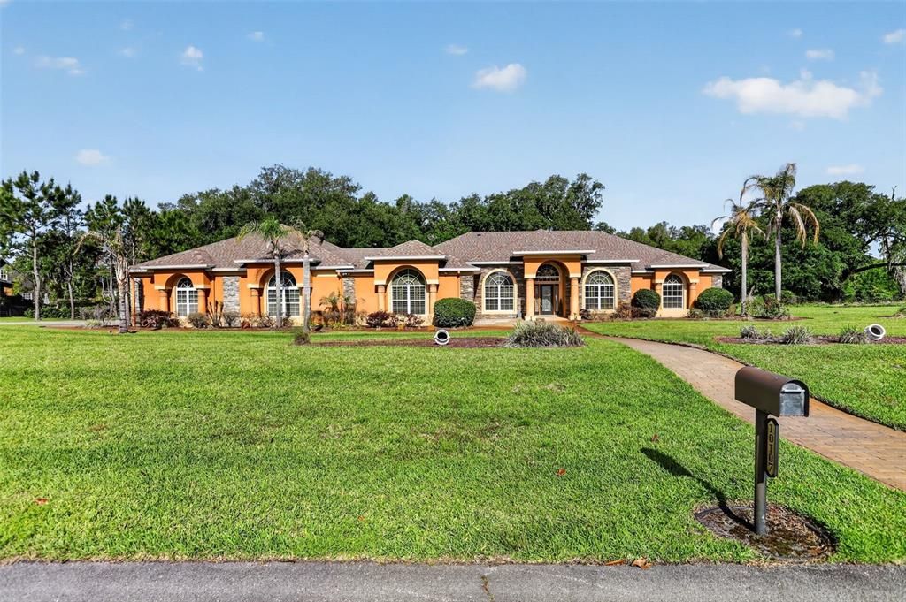 En Venta: $1,085,000 (5 camas, 4 baños, 4209 Pies cuadrados)