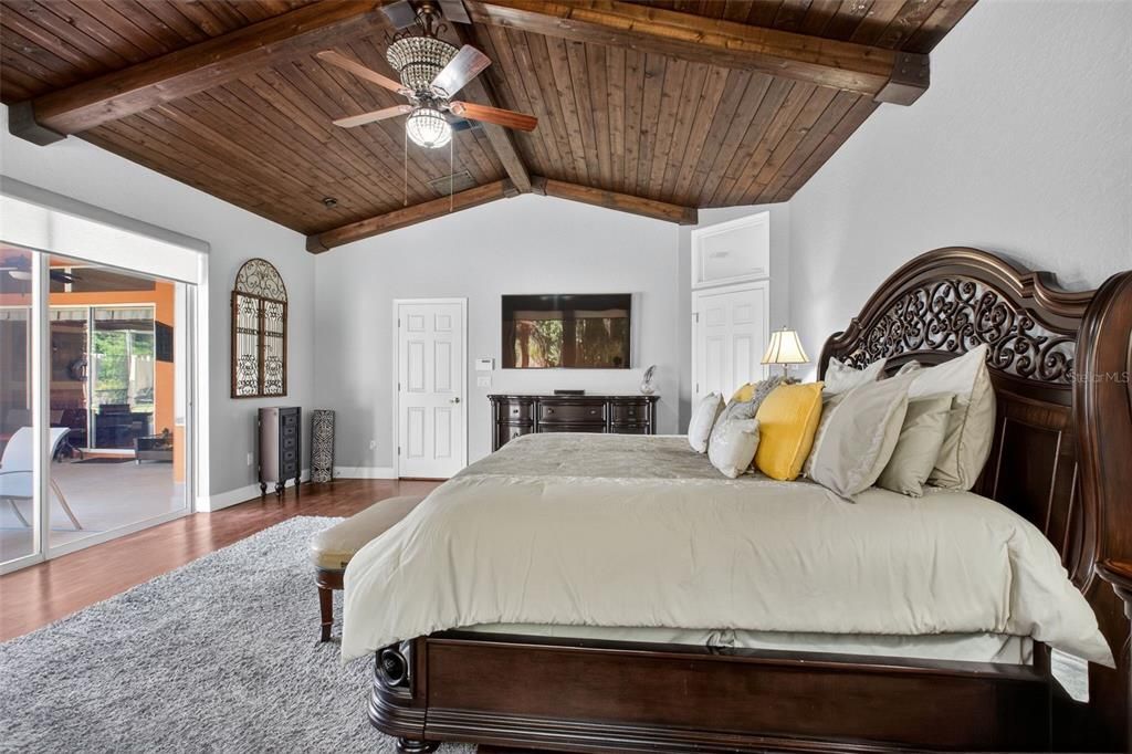 En Venta: $1,085,000 (5 camas, 4 baños, 4209 Pies cuadrados)