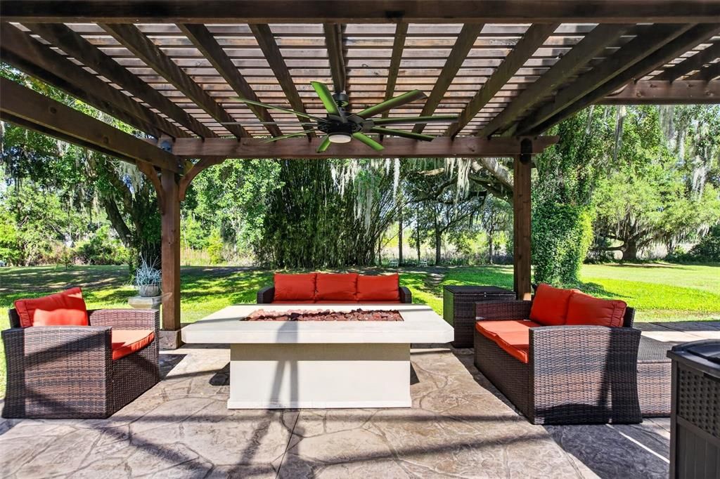 En Venta: $1,085,000 (5 camas, 4 baños, 4209 Pies cuadrados)