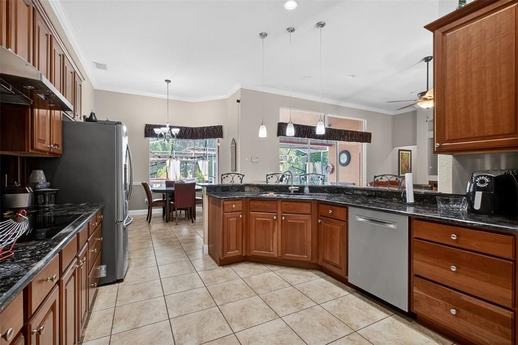 En Venta: $1,085,000 (5 camas, 4 baños, 4209 Pies cuadrados)