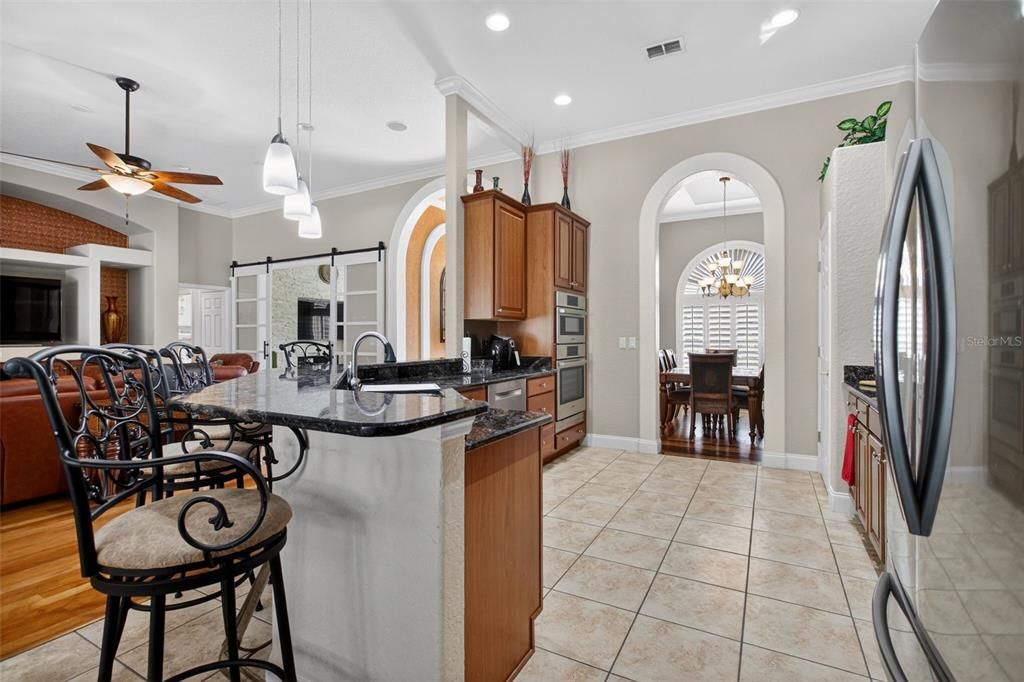 En Venta: $1,085,000 (5 camas, 4 baños, 4209 Pies cuadrados)