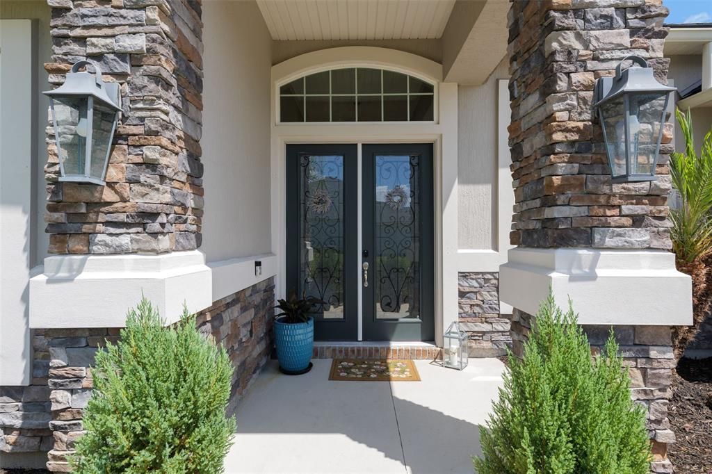 For Sale: $650,000 (4 beds, 3 baths, 2517 Square Feet)