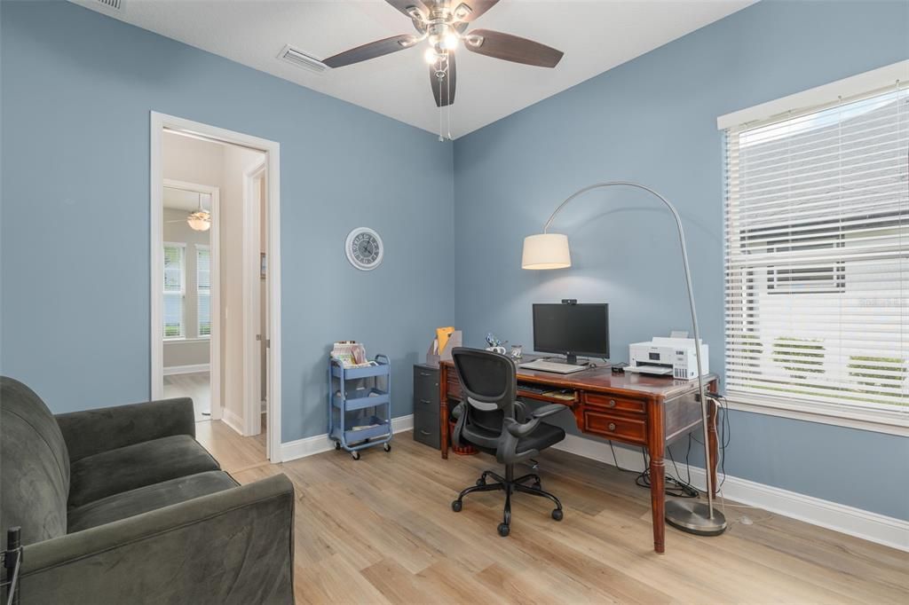 For Sale: $650,000 (4 beds, 3 baths, 2517 Square Feet)