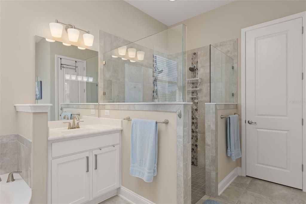 For Sale: $650,000 (4 beds, 3 baths, 2517 Square Feet)