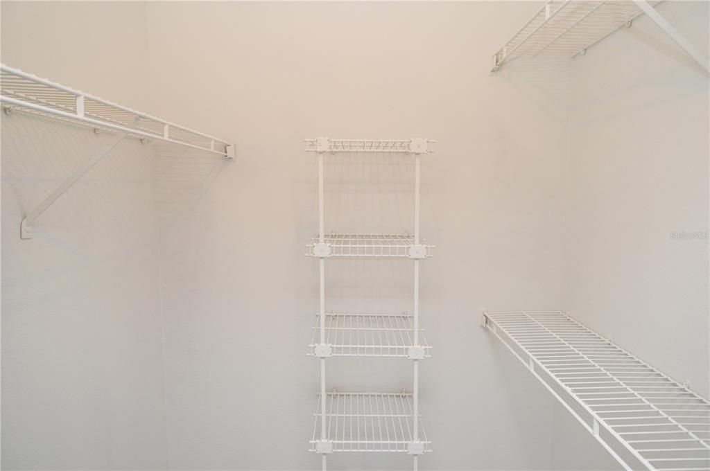 For Sale: $110,000 (1 beds, 1 baths, 581 Square Feet)