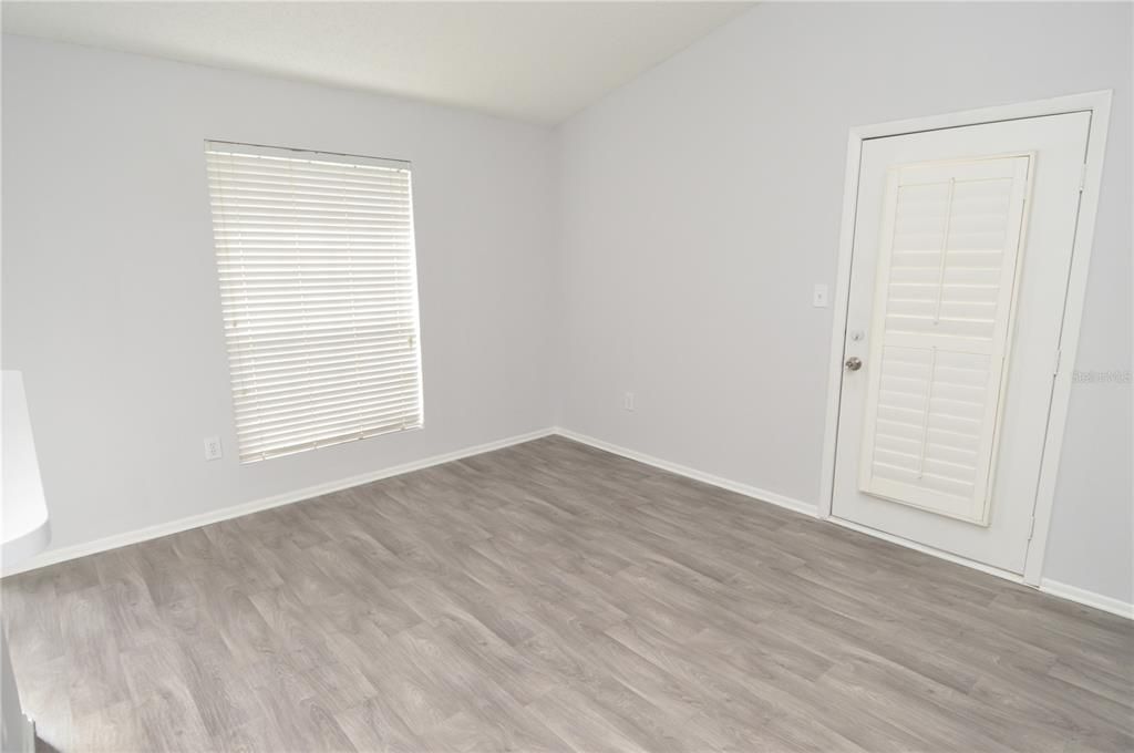 For Sale: $110,000 (1 beds, 1 baths, 581 Square Feet)