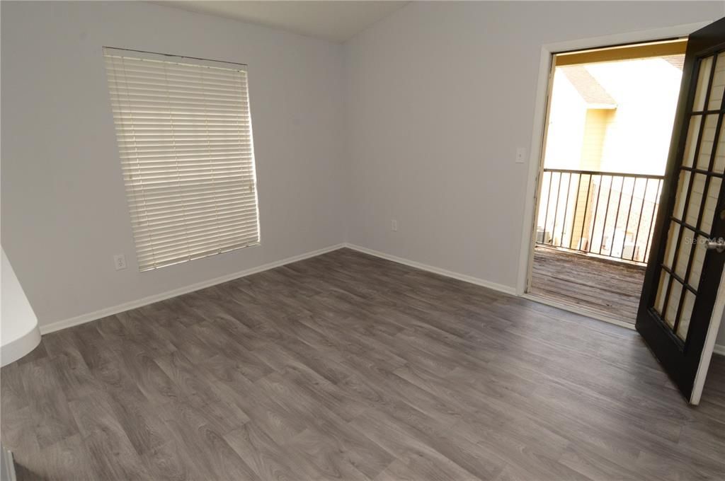 For Sale: $110,000 (1 beds, 1 baths, 581 Square Feet)