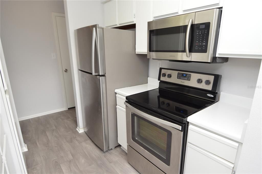 For Sale: $110,000 (1 beds, 1 baths, 581 Square Feet)