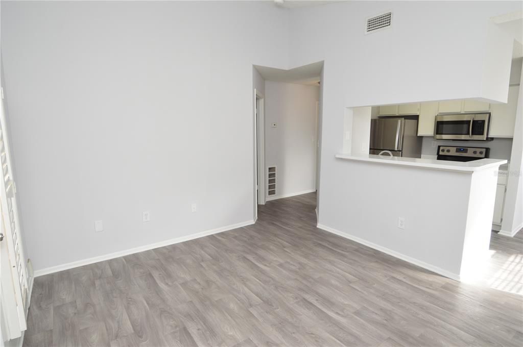 For Sale: $110,000 (1 beds, 1 baths, 581 Square Feet)