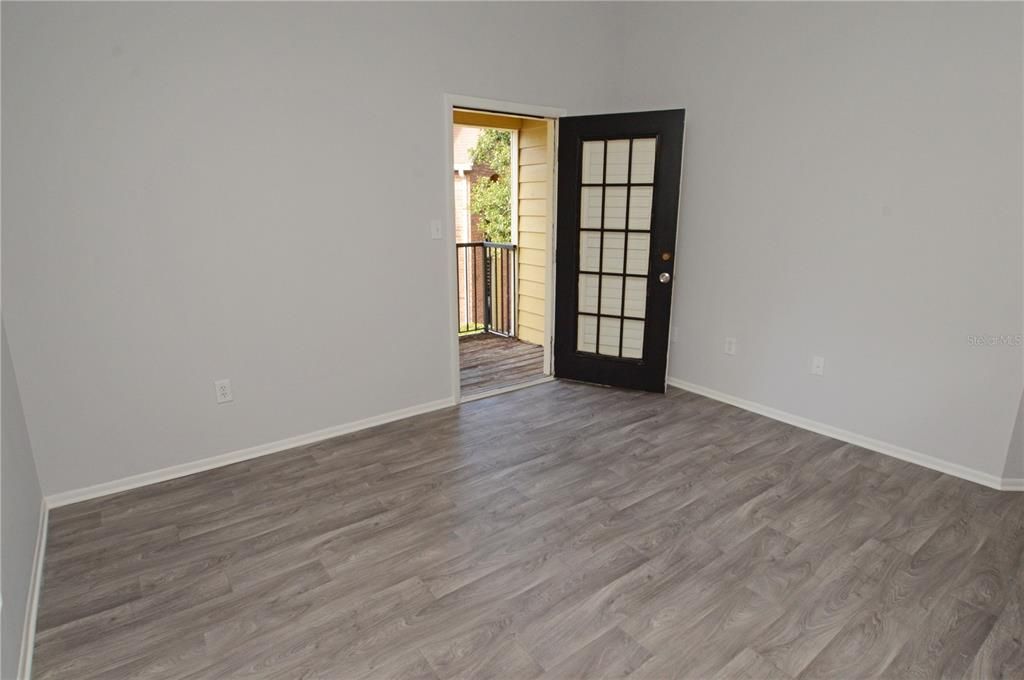 For Sale: $110,000 (1 beds, 1 baths, 581 Square Feet)