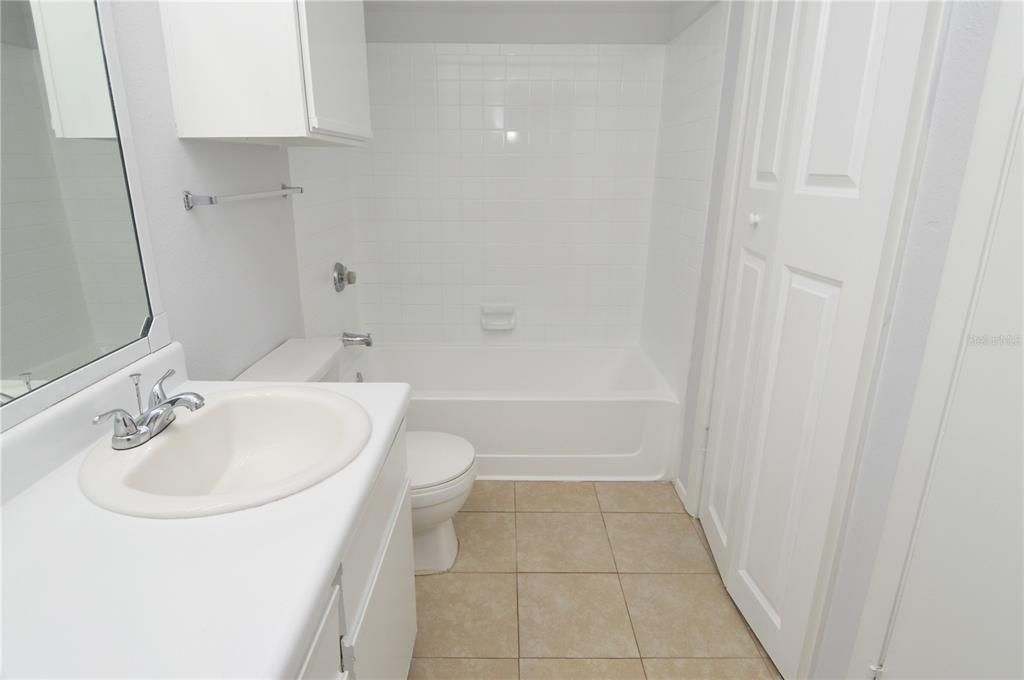 For Sale: $110,000 (1 beds, 1 baths, 581 Square Feet)