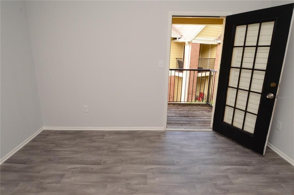 For Sale: $110,000 (1 beds, 1 baths, 581 Square Feet)