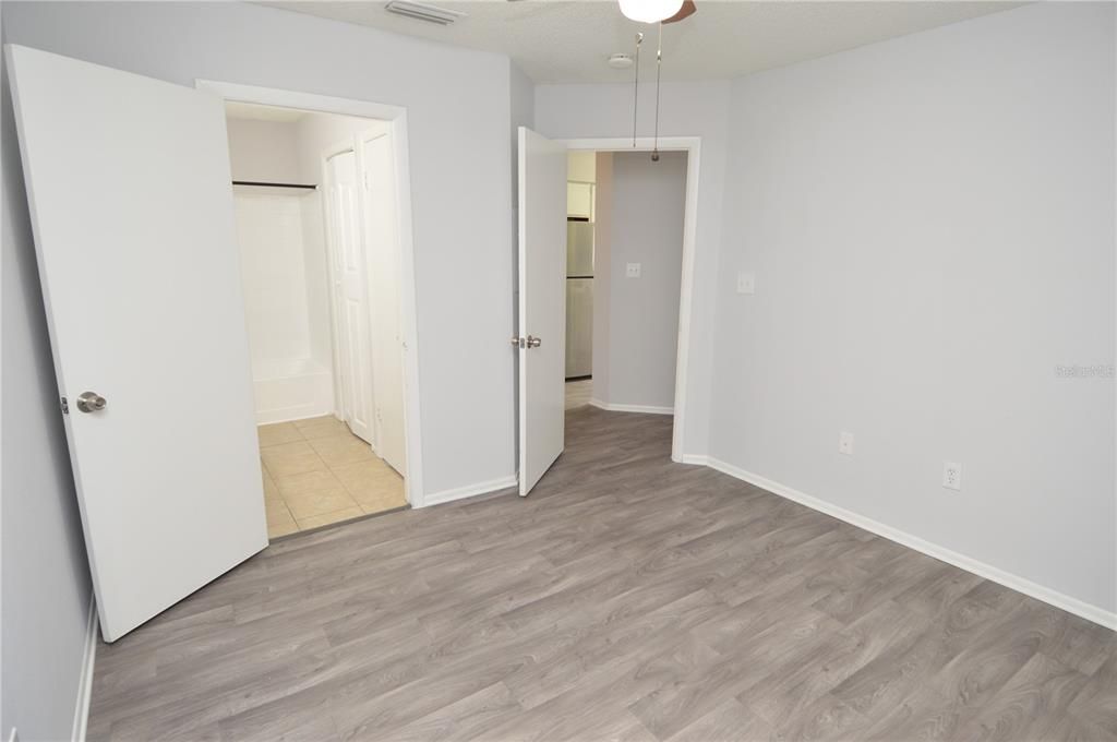 For Sale: $110,000 (1 beds, 1 baths, 581 Square Feet)