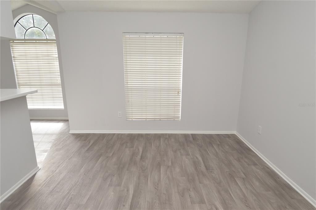 For Sale: $110,000 (1 beds, 1 baths, 581 Square Feet)