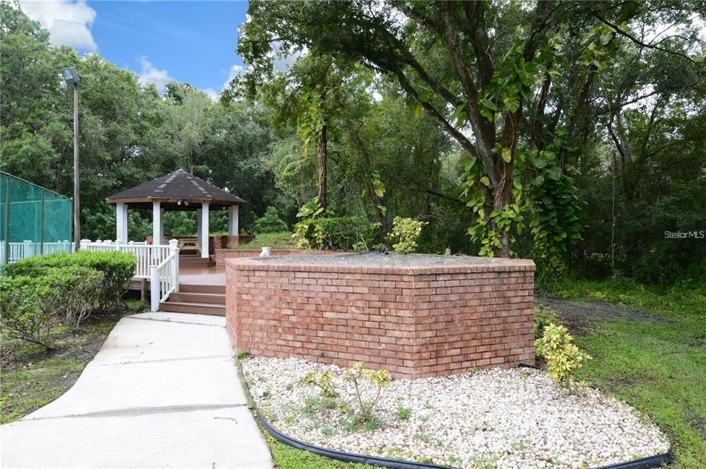 For Sale: $110,000 (1 beds, 1 baths, 581 Square Feet)
