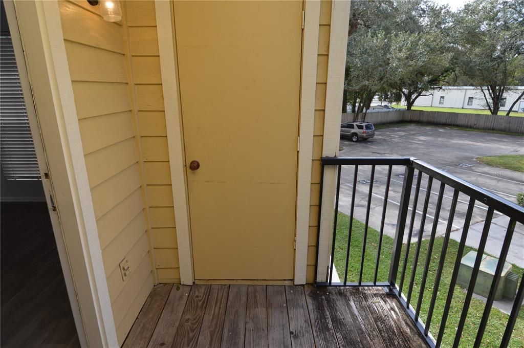 For Sale: $110,000 (1 beds, 1 baths, 581 Square Feet)