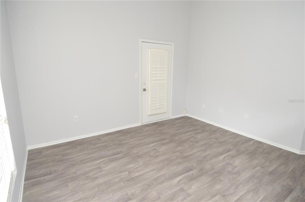 For Sale: $110,000 (1 beds, 1 baths, 581 Square Feet)