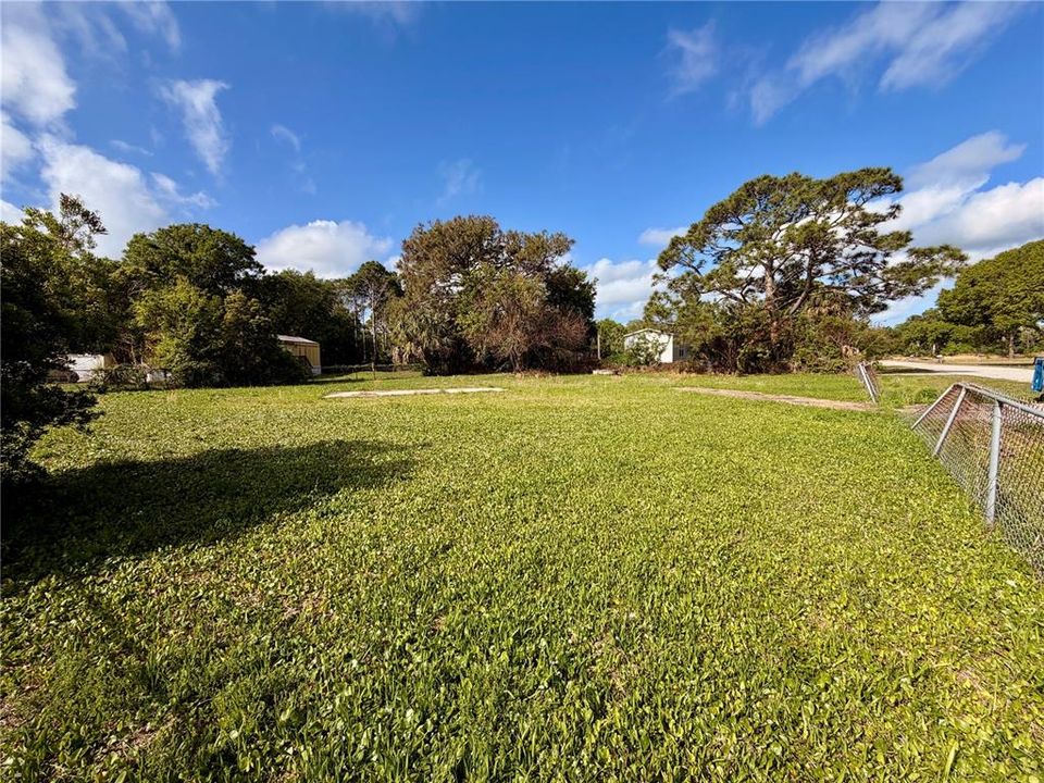 На продажу: $39,900 (0.24 acres)