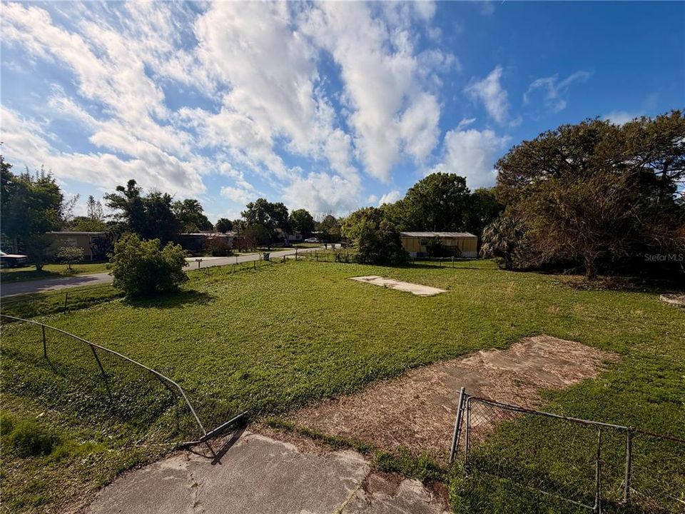 На продажу: $39,900 (0.24 acres)