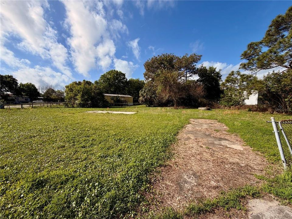 На продажу: $39,900 (0.24 acres)