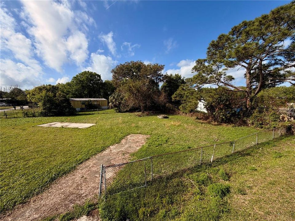 На продажу: $39,900 (0.24 acres)