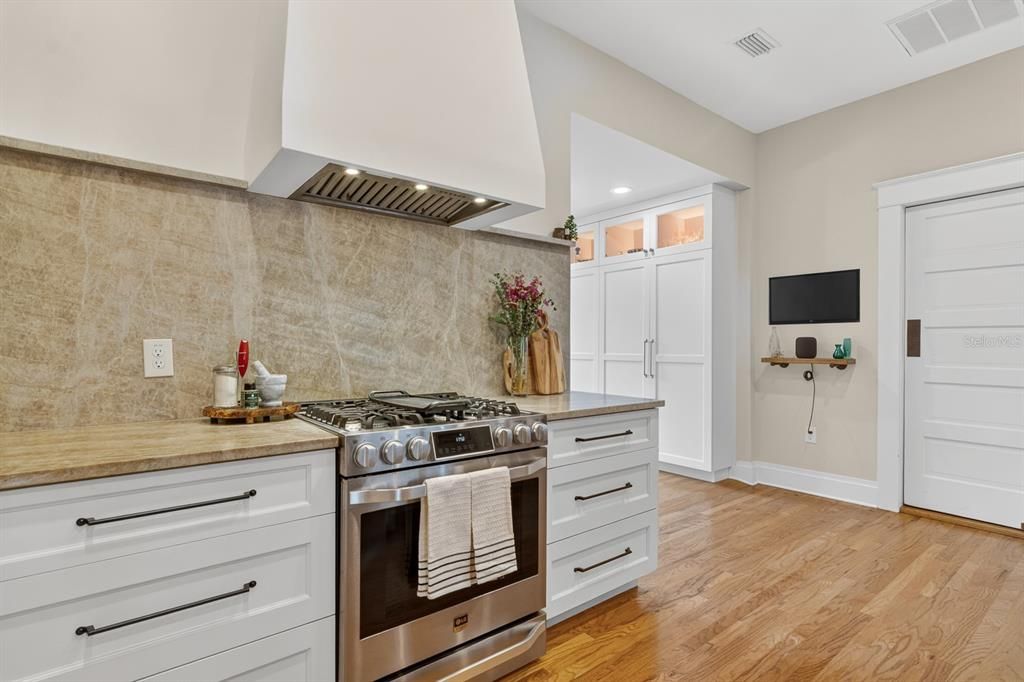 Activo con contrato: $1,950,000 (3 camas, 3 baños, 2819 Pies cuadrados)