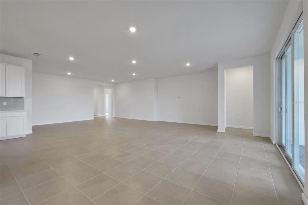 En Venta: $529,590 (4 camas, 3 baños, 2542 Pies cuadrados)