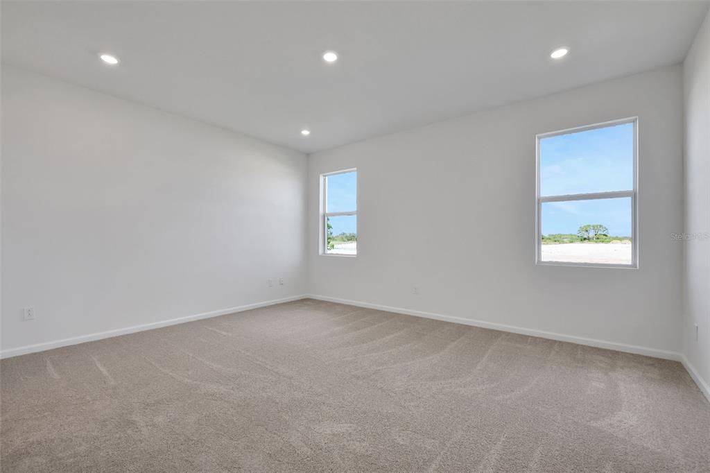 En Venta: $529,590 (4 camas, 3 baños, 2542 Pies cuadrados)