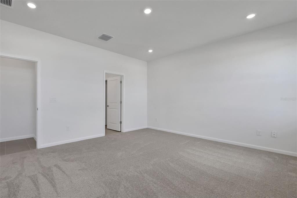 En Venta: $529,590 (4 camas, 3 baños, 2542 Pies cuadrados)