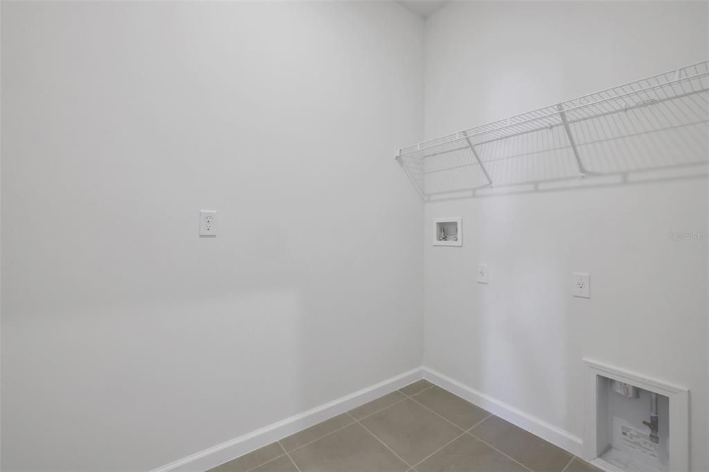 En Venta: $529,590 (4 camas, 3 baños, 2542 Pies cuadrados)