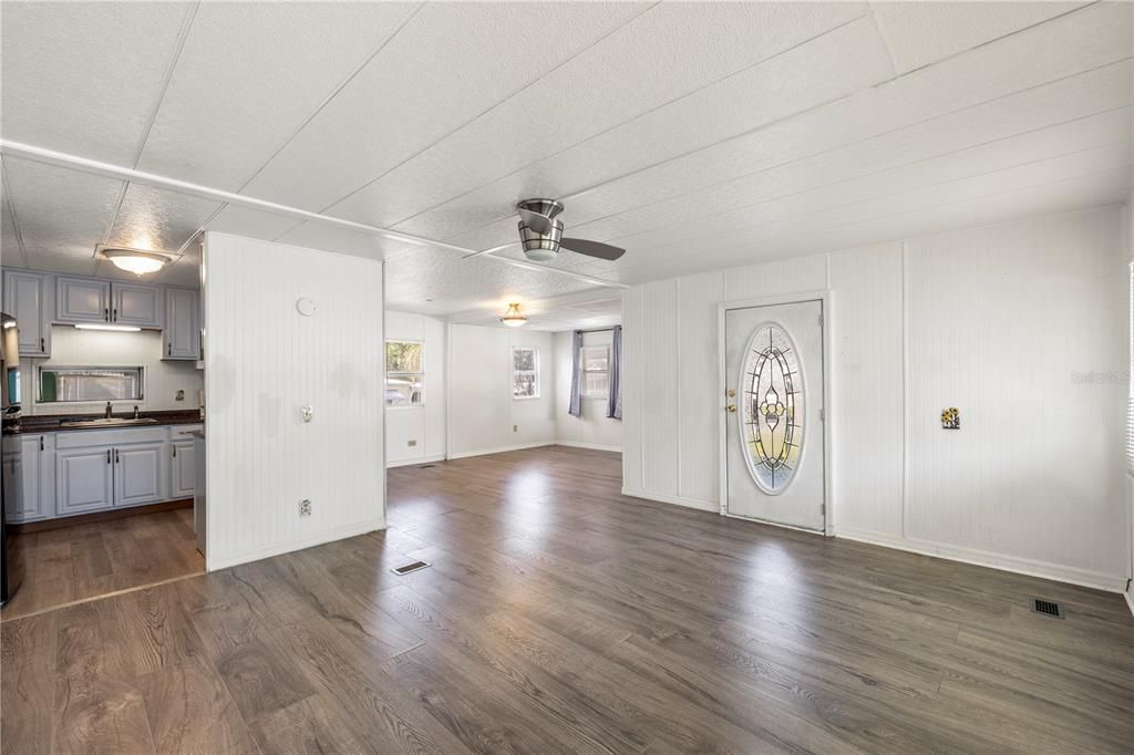 For Sale: $95,000 (2 beds, 2 baths, 864 Square Feet)