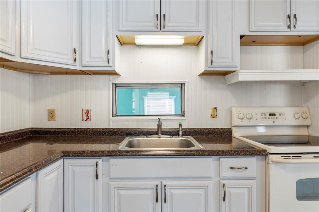 For Sale: $95,000 (2 beds, 2 baths, 864 Square Feet)