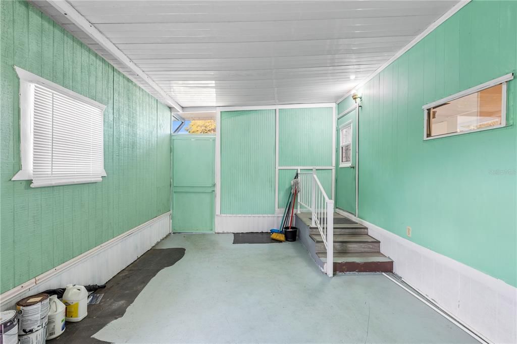 For Sale: $95,000 (2 beds, 2 baths, 864 Square Feet)