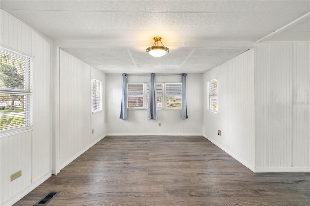 For Sale: $95,000 (2 beds, 2 baths, 864 Square Feet)