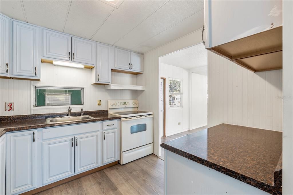 For Sale: $95,000 (2 beds, 2 baths, 864 Square Feet)