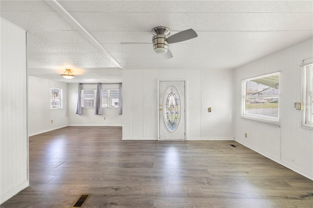 For Sale: $95,000 (2 beds, 2 baths, 864 Square Feet)