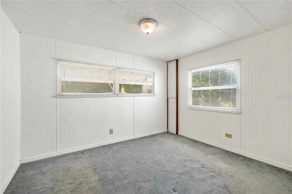 For Sale: $95,000 (2 beds, 2 baths, 864 Square Feet)