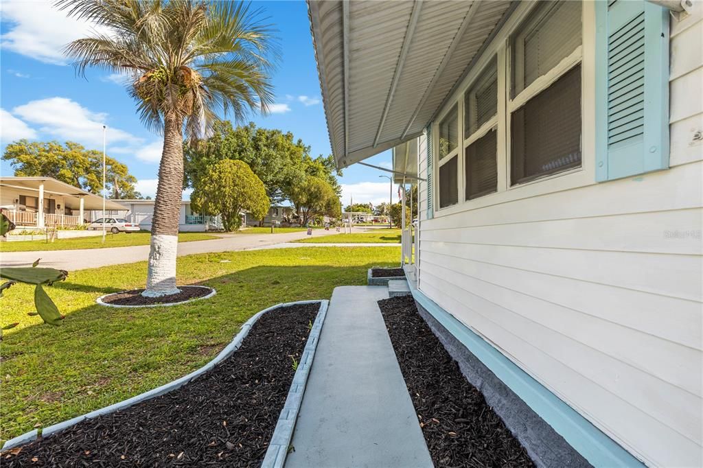 For Sale: $95,000 (2 beds, 2 baths, 864 Square Feet)