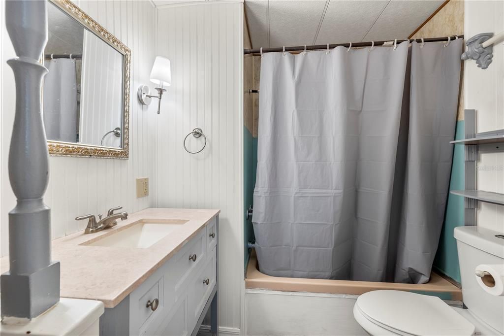 For Sale: $95,000 (2 beds, 2 baths, 864 Square Feet)