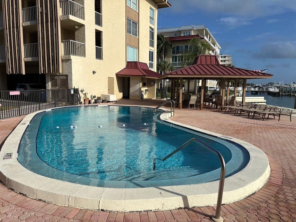 For Rent: $2,000 (2 beds, 2 baths, 1090 Square Feet)