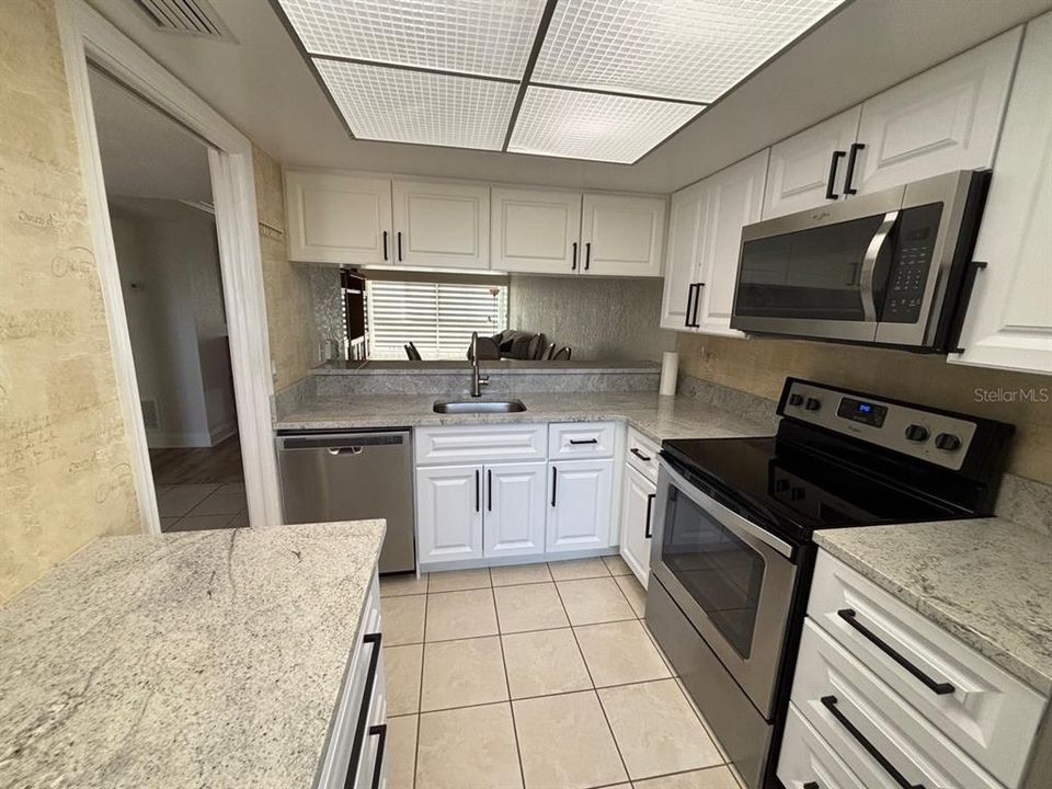 For Rent: $2,000 (2 beds, 2 baths, 1090 Square Feet)