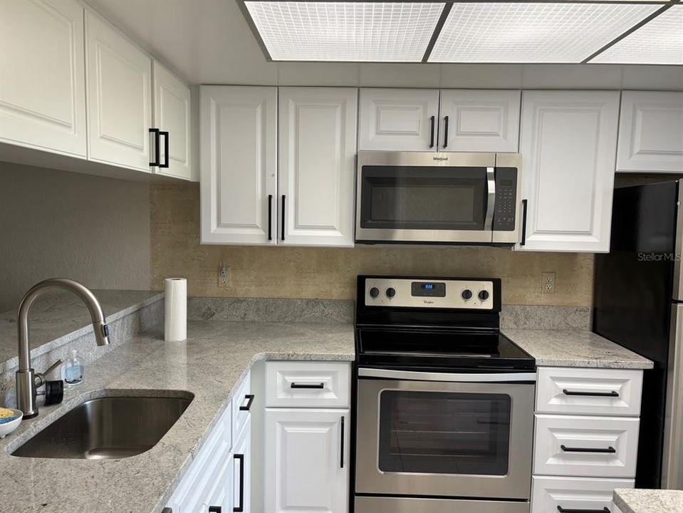 For Rent: $2,000 (2 beds, 2 baths, 1090 Square Feet)