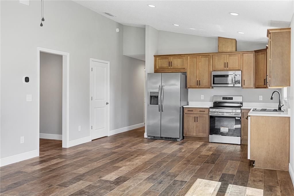 For Sale: $265,000 (3 beds, 2 baths, 1292 Square Feet)