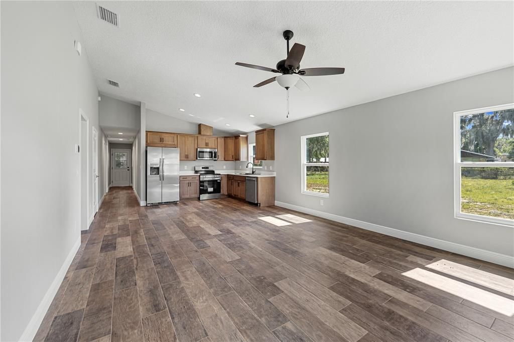 For Sale: $265,000 (3 beds, 2 baths, 1292 Square Feet)