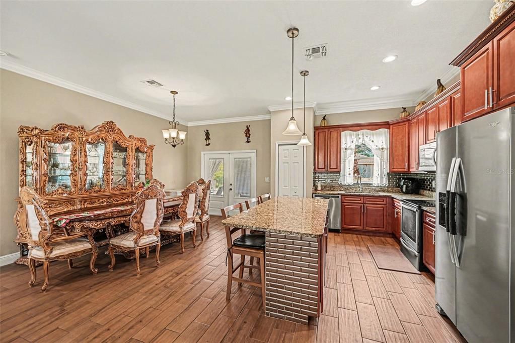 For Sale: $330,000 (3 beds, 2 baths, 1630 Square Feet)