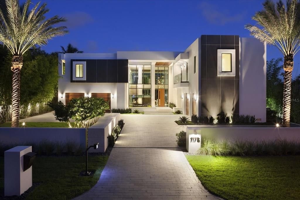 待售: $674,900 (2.55 acres)